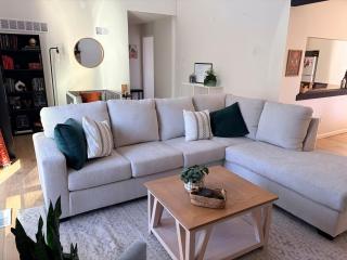 World Cup Stay Sleeps 8, DT 20 Min, Arrowhead 20 Min - 1