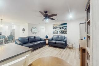 3BR Coastal Home with Coastal Design- Steps to Sand - 6