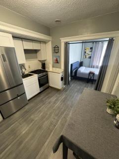 Queen Bed Condo by the Beach - 2
