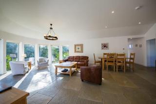 Lovely river fronted lodge with hot tub - 6