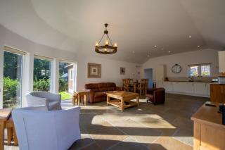 Lovely river fronted lodge with hot tub - 3