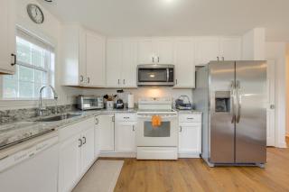 Waterfront Gem with Deck and Views on Chesapeake Bay! - 2