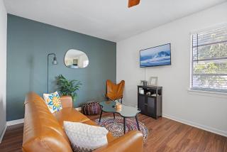 Boho Heights Suite, Mini Golf, Fire Pit & BBQ - 0