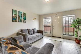 Ideal Location 4 Mi to Med Center! Houston Duplex - 7