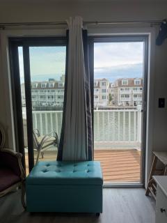 Refined Coastal Getaway Townhouse near Beach & Bay - 4