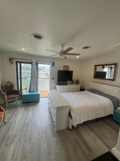 Refined Coastal Getaway Townhouse near Beach & Bay - 3