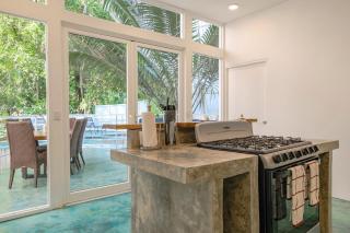 Casa Velero - Luxurious Tropical Escape - AC& Pool - 2