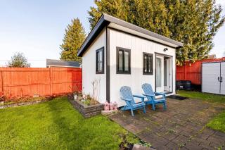 Stunning Historical Hill Hideout - 9