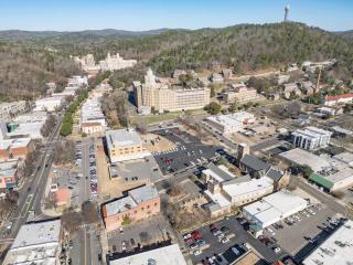 Stylish Suite 105 by Downtown & Convention Center! - 7