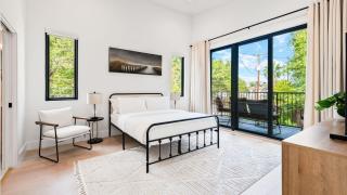 Stylish Home with Firepit Balcony Steps from Austin’s Best Near Rainey St Lady Bird Lake Downtown The Ashlee by AvantStay - 7