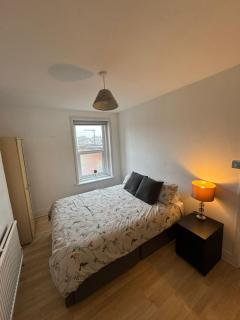 Spacious Bournemouth Apartment - 9