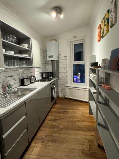 Spacious Bournemouth Apartment - 4