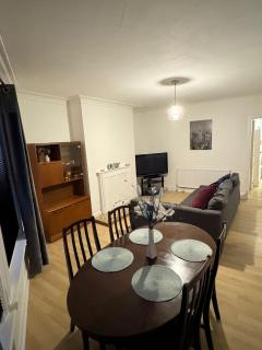 Spacious Bournemouth Apartment - 6