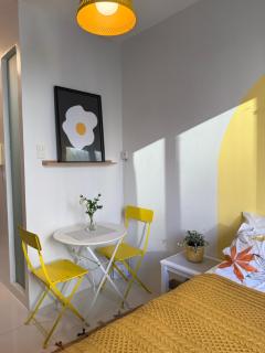 Condo with Pool Access Near BGC and Makati - 0