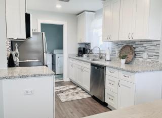 Aquamarine Dream Deluxe, Sleeps 6, Free Parking! - 5