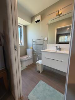 Private Ensuite Near Airport - 5