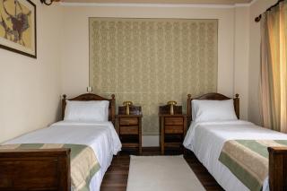 Aristocrat Apartments - 9