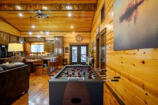 Hoot's Hideaway spacious family friendly hot tub - 2