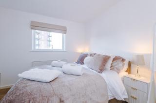 Stylish MCR 1BR Apt Etihad Coop Live Parking - 6