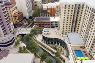 Embassy Suites San Antonio Riverwalk-Downtown - 7