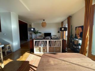 Spacious 2 bedroom apartment with stunning mountain view - 2