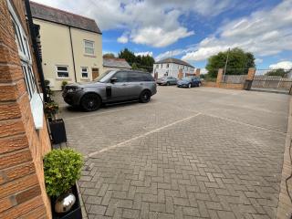 Earle House Serviced Apartments - 2