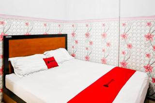 RedDoorz near RSUD Kardinah Tegal - 0