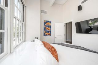 Downtown Cincinnati, 2 Suites, Sleeps 6 - 7