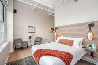 Downtown Cincinnati, 2 Suites, Sleeps 6 - 3