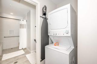 Downtown Cincinnati, 2 Suites, Sleeps 6 - 1