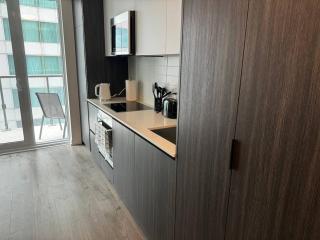 Modern 2 Bed, 2 Bath with Balcony - near CN Tower and Rogers Center - 5