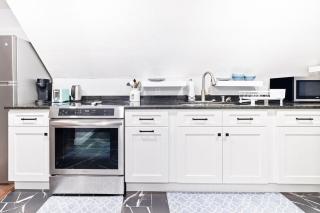 Modern Loft 4 - 5 Min Walk to Cleveland Clinic - 2