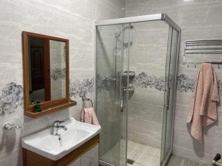 Spacious and staffed 3-bedroom house with WiFi and AC in Blantyre - 7