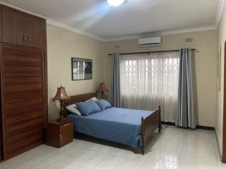 Spacious and staffed 3-bedroom house with WiFi and AC in Blantyre - 4