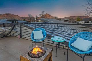 Timber & Tin D 2Bed 2Bath w Pool & Rooftop Deck - 2