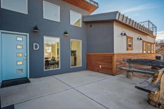 Timber & Tin D 2Bed 2Bath w Pool & Rooftop Deck - 0
