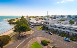 Sea Lodge on Esplanade and Buller Street Kingscote Summer deals is now on - 2