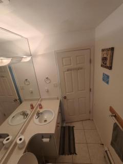 Vancouver Family Rooms- YVR 11 Min Drive, Free Parking & Wifi - 9