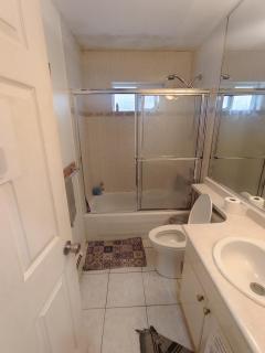 Vancouver Family Rooms- YVR 11 Min Drive, Free Parking & Wifi - 6