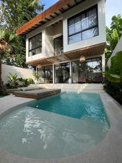 NEW!Casa Caluna - Cozy 2BR Villa with Private Pool - 0