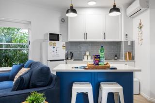 Smugglers Cove - Seaside Comfort near Dining & Shops - 3