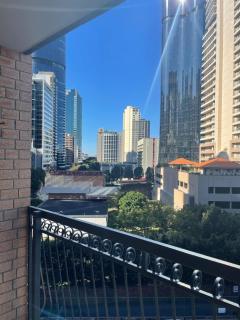 Large 2 Bed 2 Bath 1 Park Inner City Location - 6