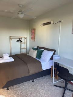 Large 2 Bed 2 Bath 1 Park Inner City Location - 2