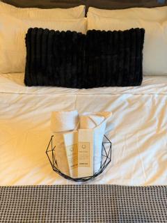 Urban Luxe Staycation with Balcony - 1