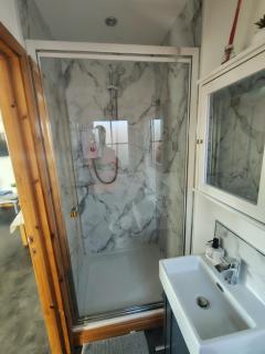 Bumble Bee Cabin - Bootle - 1