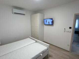 Karl Street Home - 5