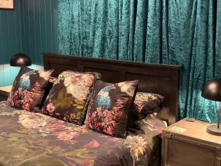 The Olde Whiskey Room - 1