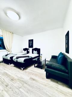 2-Bedroom Apartment with 1 Living Room Steps from Central Area - 4