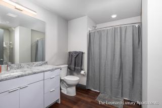 1 Queen Bedroom W City Views - Leonard Building - 6