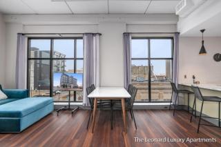 1 Queen Bedroom W City Views - Leonard Building - 3